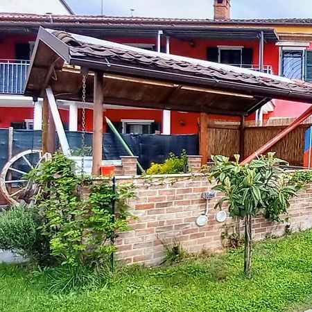 Casa Appartamento Vacanze La Fermata Delle Rondini Castello di Annone Luaran gambar
