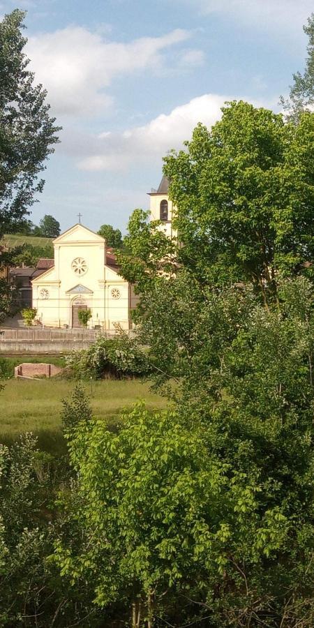 Casa Appartamento Vacanze La Fermata Delle Rondini Castello di Annone Luaran gambar
