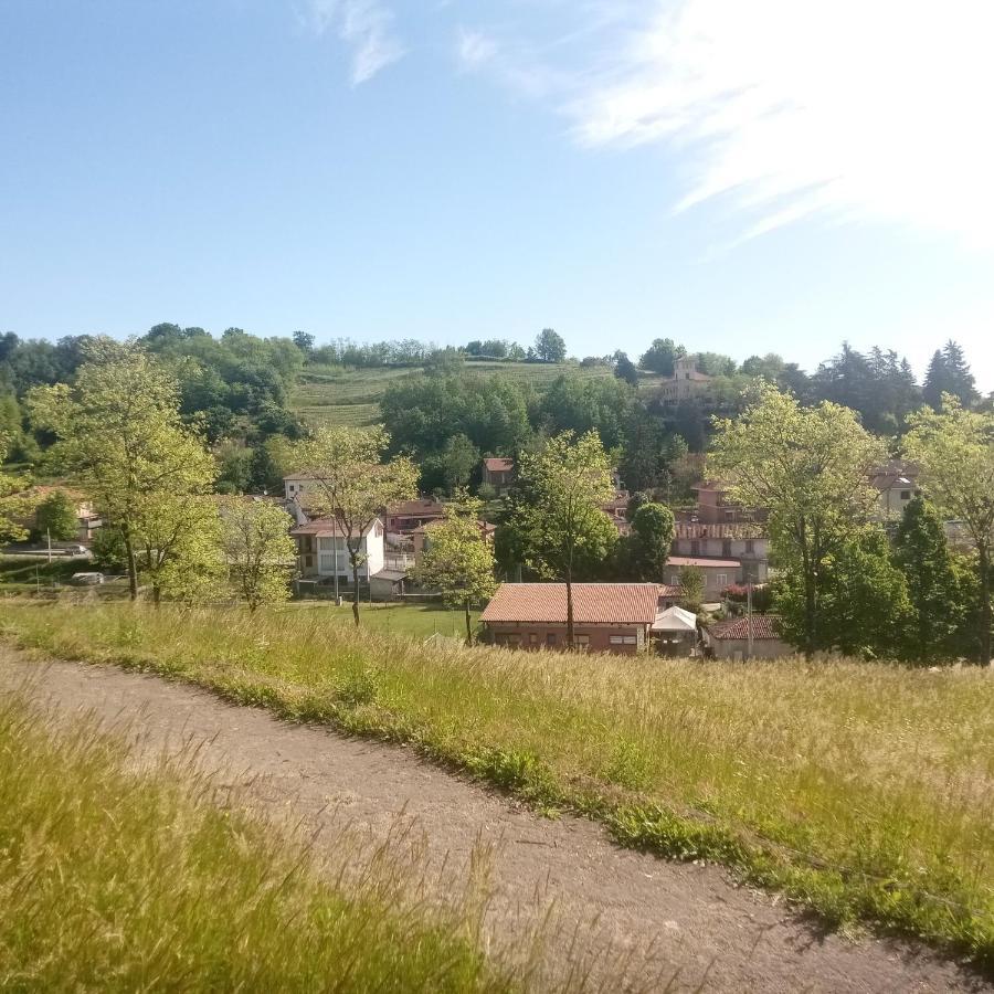 Casa Appartamento Vacanze La Fermata Delle Rondini Castello di Annone Luaran gambar