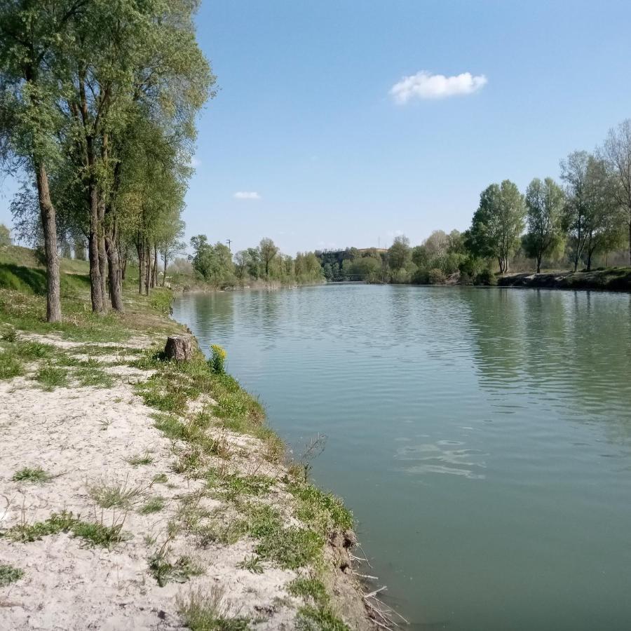 Casa Appartamento Vacanze La Fermata Delle Rondini Castello di Annone Luaran gambar