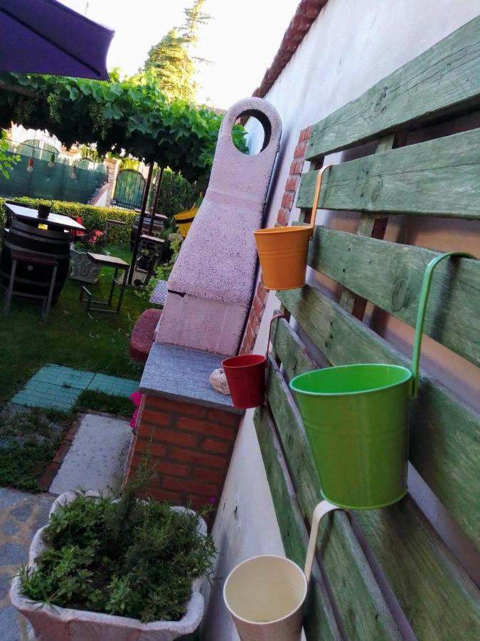 Casa Appartamento Vacanze La Fermata Delle Rondini Castello di Annone Luaran gambar