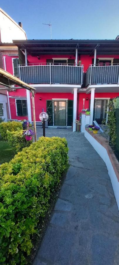 Casa Appartamento Vacanze La Fermata Delle Rondini Castello di Annone Luaran gambar