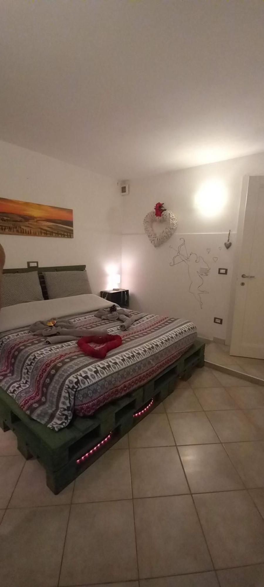 Casa Appartamento Vacanze La Fermata Delle Rondini Castello di Annone Luaran gambar