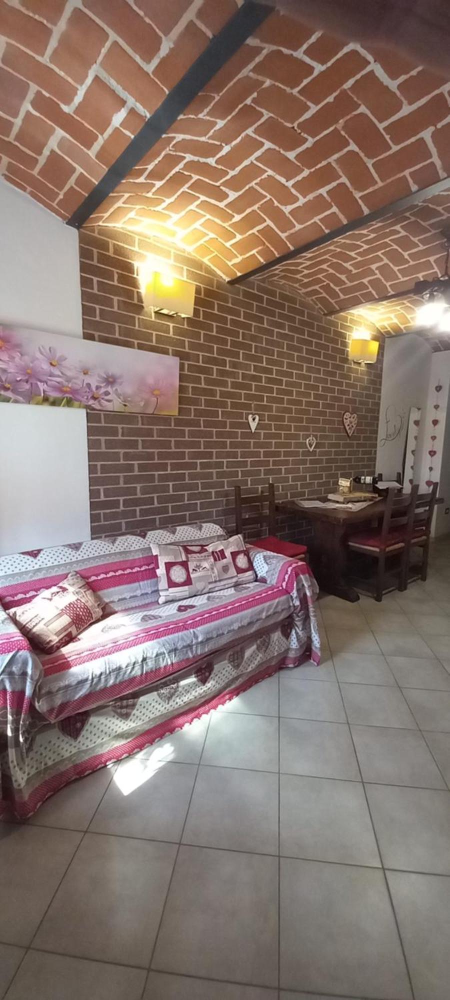 Casa Appartamento Vacanze La Fermata Delle Rondini Castello di Annone Luaran gambar