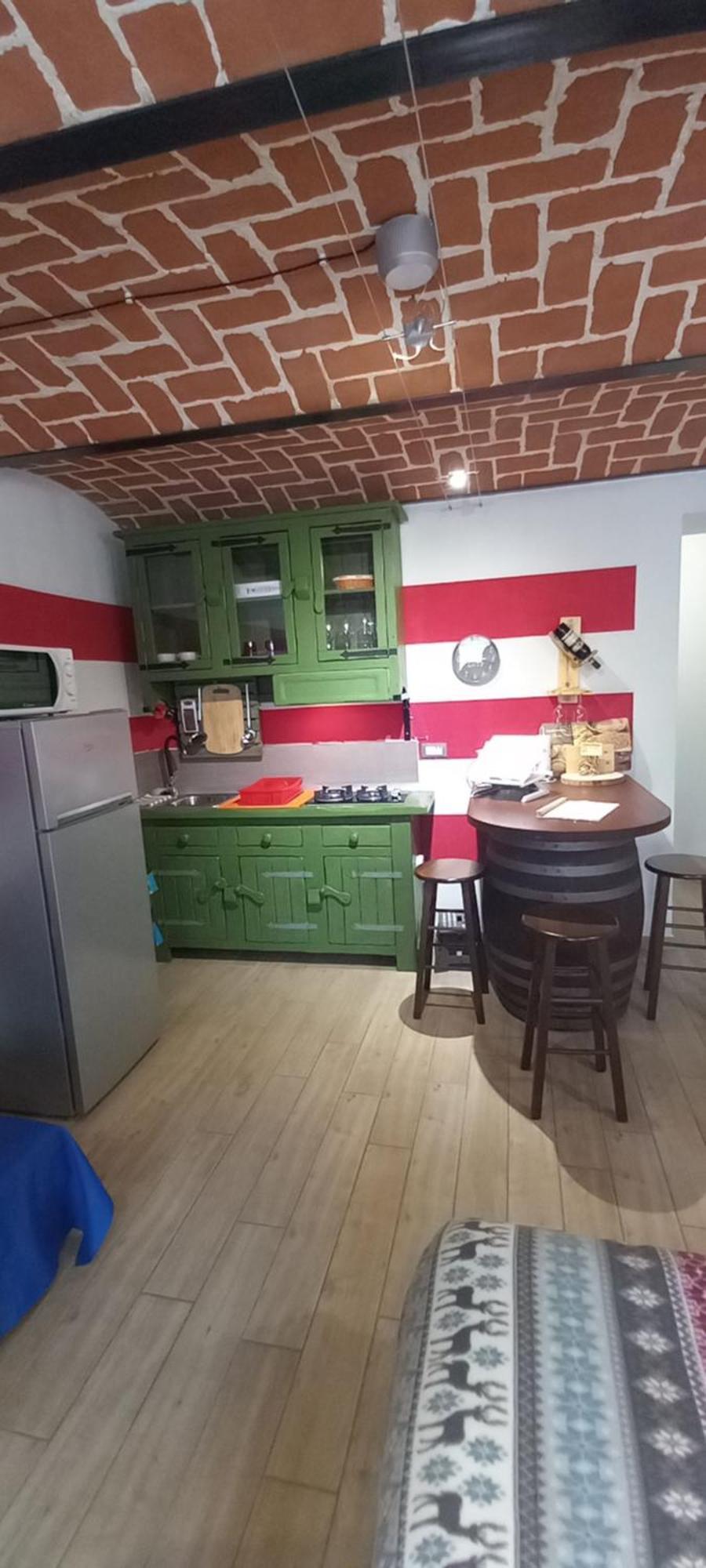 Casa Appartamento Vacanze La Fermata Delle Rondini Castello di Annone Luaran gambar