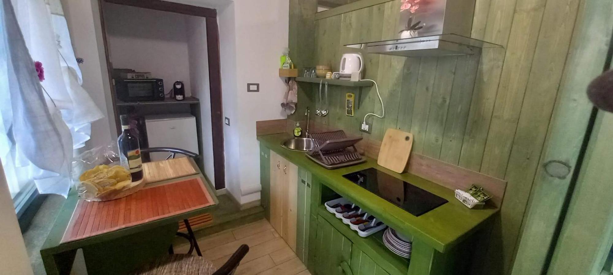 Casa Appartamento Vacanze La Fermata Delle Rondini Castello di Annone Luaran gambar