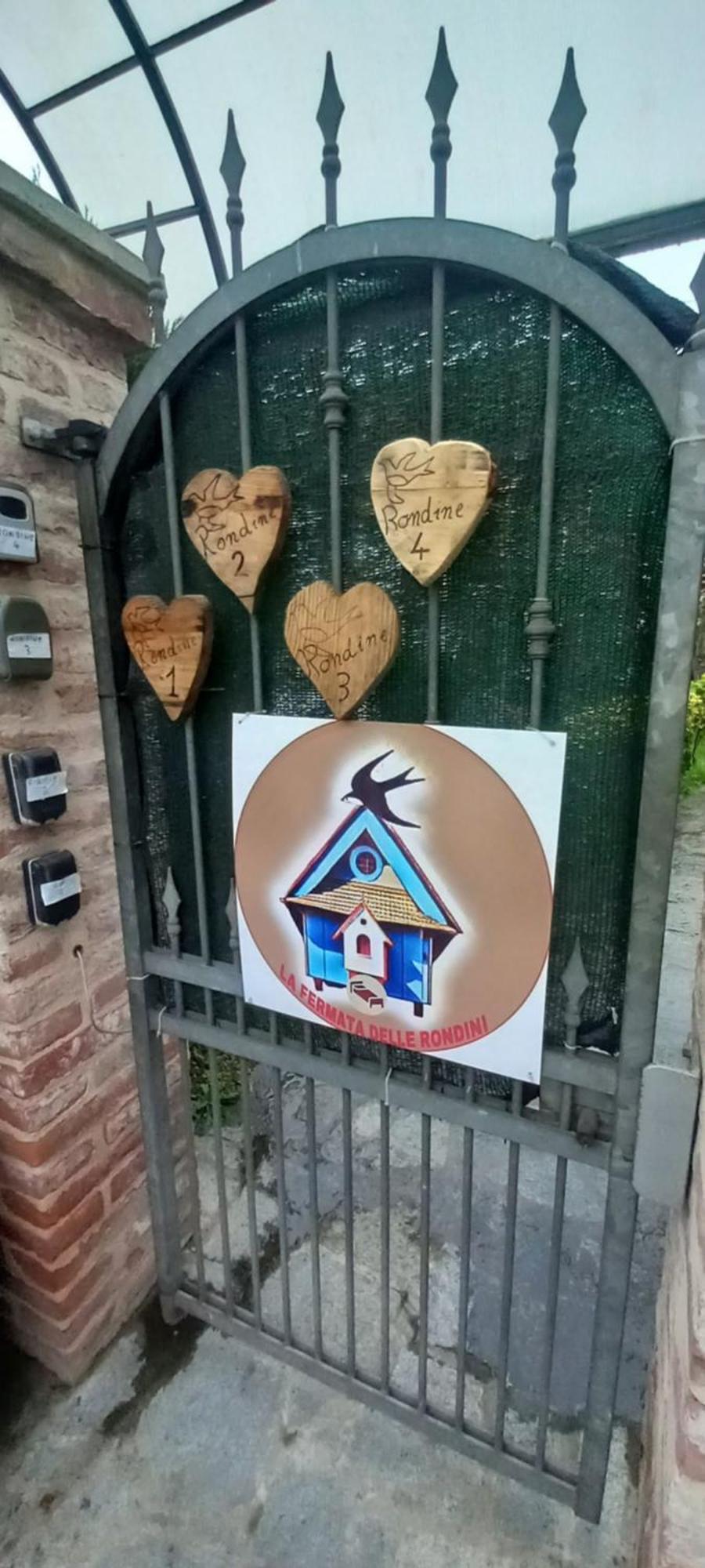 Casa Appartamento Vacanze La Fermata Delle Rondini Castello di Annone Luaran gambar