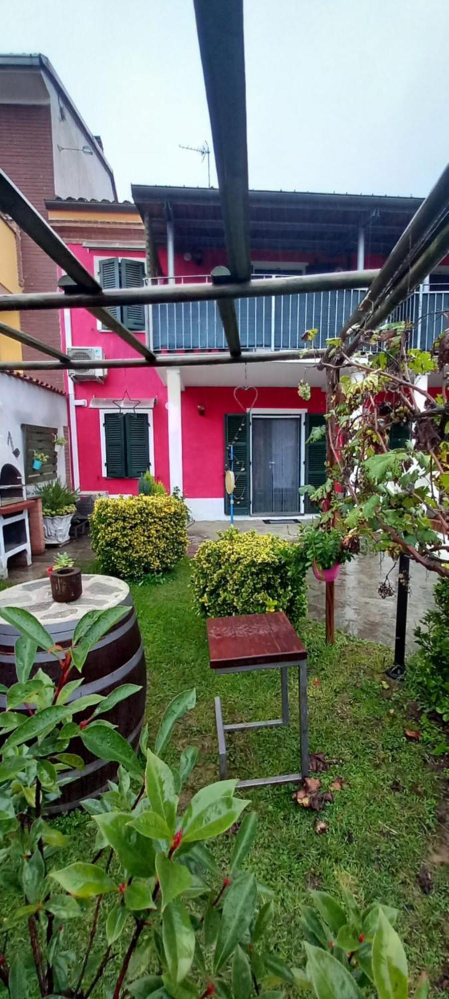 Casa Appartamento Vacanze La Fermata Delle Rondini Castello di Annone Luaran gambar