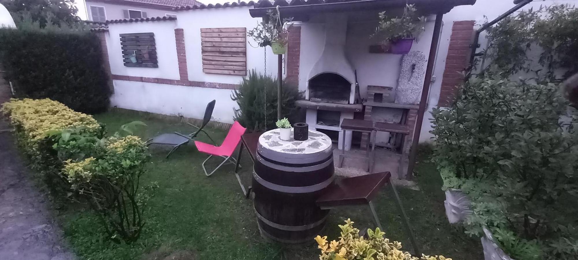 Casa Appartamento Vacanze La Fermata Delle Rondini Castello di Annone Luaran gambar