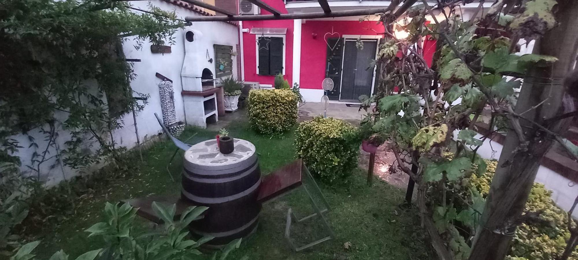 Casa Appartamento Vacanze La Fermata Delle Rondini Castello di Annone Luaran gambar